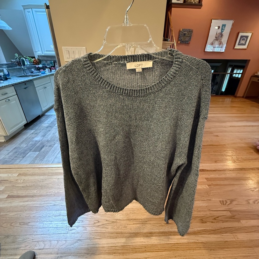 LOFT Gray Crewneck Sweater – Cozy Lightweight Knit – Size M
